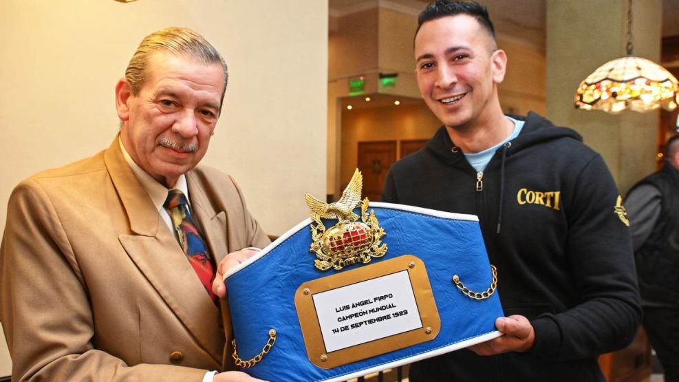 La presentación del homenaje se llevó a cabo en el local de "Los 36 Billares".  