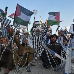 Los partidarios del partido Jamiat Ulema-e-Islam (F) participan en una manifestación para expresar su solidaridad con los palestinos, en Quetta, Pakistán. | Foto:BANARAS KHAN / AFP