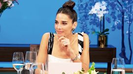 Juana Viale, almorzando.