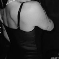 Lali Espósito sorprendió a todos al tatuarse la cola en un casamiento