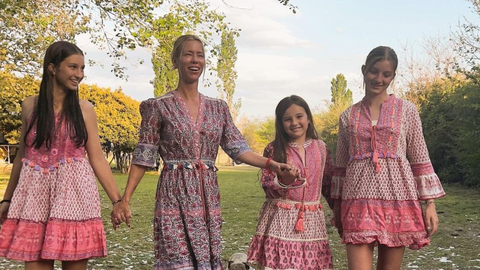 Nicole Neumann y sus hijas