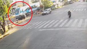 Impactante video: una joven murió al cruzar con su auto las vías con la barrera baja