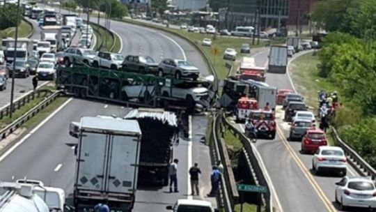 Impactante accidente en Panamericana provoca demoras por el choque de dos camiones
