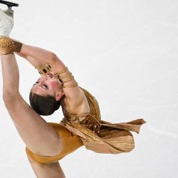 La belga Nina Pinzarrone actúa en el evento de patinaje libre femenino en el Gran Premio de Francia de patinaje artístico ISU 2023 en Angers, oeste de Francia. | Foto:SEBASTIEN SALOM-GOMIS / AFP