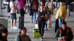 Pasajeros en la Terminal de Omnibus de Retiro