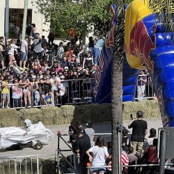 La Carrera de Autos Locos de Red Bull fue un éxito que convocó a más de 30.000 personas en la bajada de la 9 de Julio a Libertador.