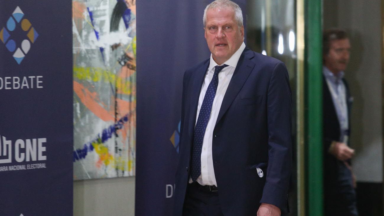 llegada de invitados al debate por el Balotaje