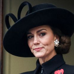 La británica Catherine, Princesa de Gales, reacciona mientras asiste a la ceremonia de Recuerdo en el Cenotafio de Whitehall, en el centro de Londres. | Foto:TOBY MELVILLE / PISCINA / AFP