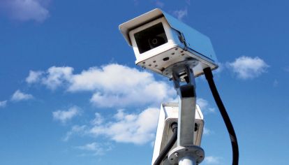 Se basa en información brindada por cámaras de vigilancia y detecta movimientos sospechosos. Permite tener una reacción casi inmediata ante el delito. 