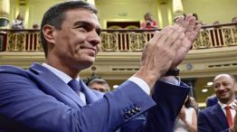 En medio de una tensión social inusitada, Pedro Sánchez fue reelecto por 4 años más