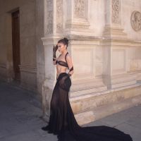 La China Suárez y Mar Lucas aparecieron en los Latin Grammy con el mismo look