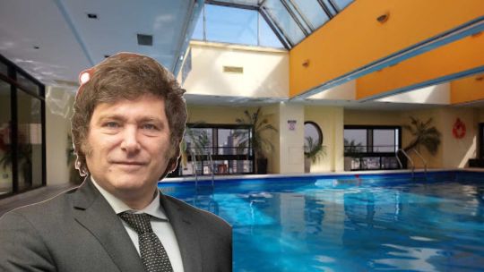 Vistas panorámicas, piscina y spa: el lujoso lounge del piso 21 en el que Javier Milei espera los resultados de las elecciones 