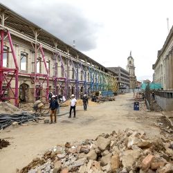 BOGOTA, Trabajadores laborando en uno de los edificios del sector anteriormente conocido como El Bronx, en Bogotá, Colombia. La administración distrital de Bogotá presentó el miércoles los avances de las obras de su principal proyecto de renovación urbana, el espacio Bronx Distrito Creativo, enfocado en el desarrollo de proyectos culturales y ubicado en lo que por décadas fue uno de los sitios más peligrosos del país. (Xinhua/Str) (jhp) (rtg) (ra) (ce) | Foto:Xinhua