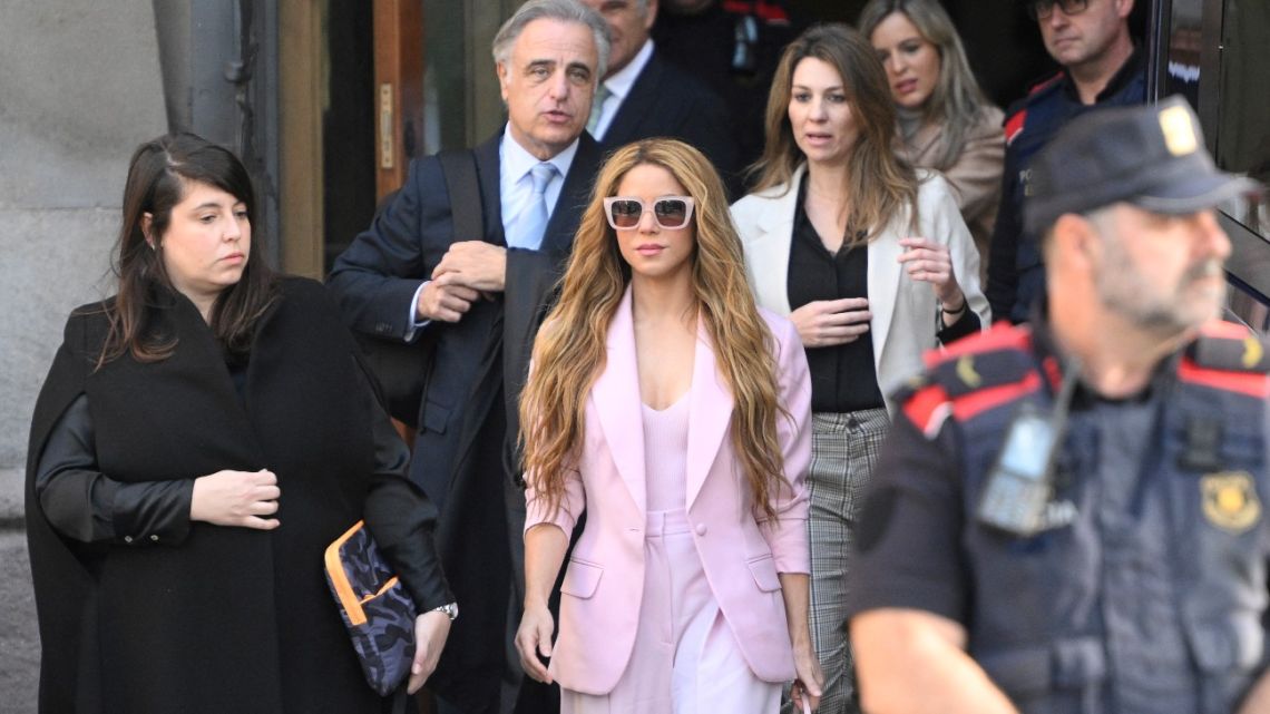 Shakira reconociÃ³ haber realizado fraude fiscal, acordÃ³ una multa millonaria y evitÃ³ la cÃ¡rcel en EspaÃ±a