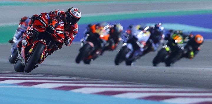 MotoGP - Gran Premio de Qatar -  Circuito Internacional de  Lusail, Lusail, Qatar - 19 de  noviembre de 2023 Francesco Bagnaia del equipo  Ducati Lenovo en acción durante  la carrera de MotoGP Foto NA- REUTERS/Ibraheem Al Omari