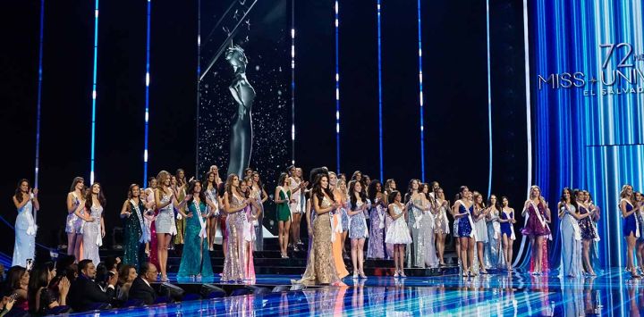 SAN SALVADOR, Candidatas a Miss Universo portando vestido de gala, durante la final del 72 certamen de Miss Universo en el Gimnasio Nacional José Adolfo Pineda, en el departamento de San Salvador, El Salvador. (Xinhua/Alexander Peña) (ap) (rtg) (ah) (da)