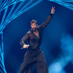 El cantante puertorriqueño Ricky Martin se presenta en el escenario durante The Trilogy Tour en Frost Bank Center en San Antonio, Texas. | Foto:SUZANNE CORDEIRO / AFP