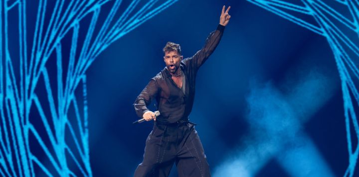 El cantante puertorriqueño Ricky Martin se presenta en el escenario durante The Trilogy Tour en Frost Bank Center en San Antonio, Texas.