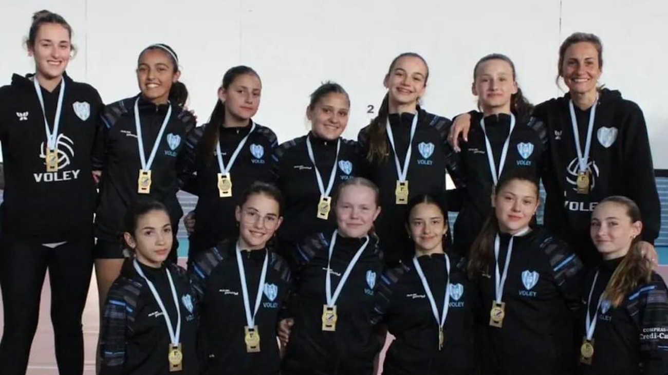 Las chicas del C.A. Sastre conquistaron invictas la Copa Argentina de clubes de vóley Sub-14.