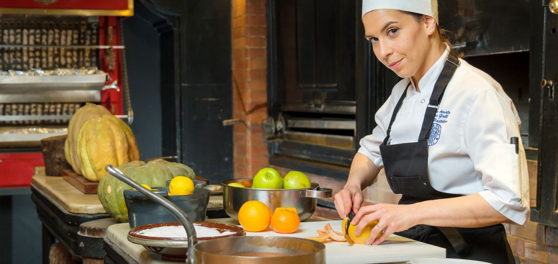 “Los postres nutren el corazón y el alma”: una de las chefs pasteleras del Alvear Palace Hotel