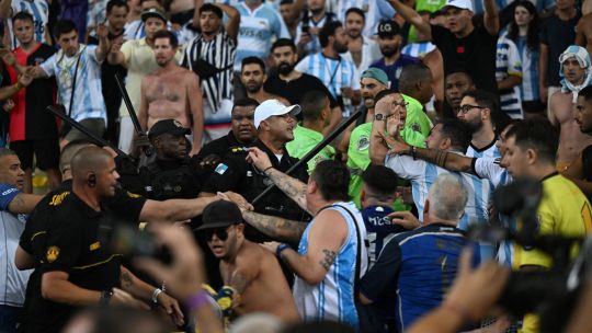 Fans of Argentina are attacked by Brazilian police