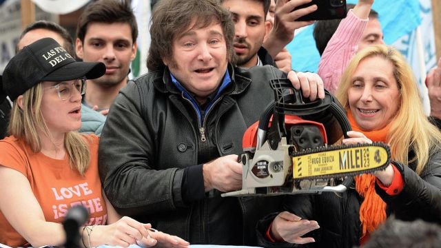 Javier Milei con la motosierra