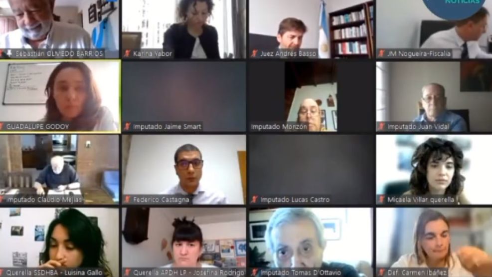 El saludo entre dos abogados defensores de represores 20231123