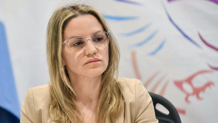 Enojada. La diputada estuvo ayer buscando otro lugar.