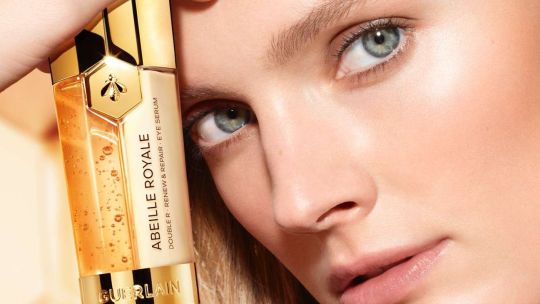 Skincare: descubrí el sérum de ojos rejuvenecedor a base de miel para una mirada más luminosa