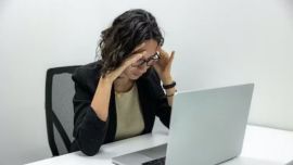 Qué es la sisifemia y cómo una relación insana con el trabajo afecta tu salud mental