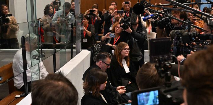 Monique Olivier, ex esposa del asesino en serie Michel Fourniret, se sienta en la sala del tribunal para su juicio en el tribunal de primera instancia de Nanterre, suburbio de París. Foto de Miguel MEDINA/AFP