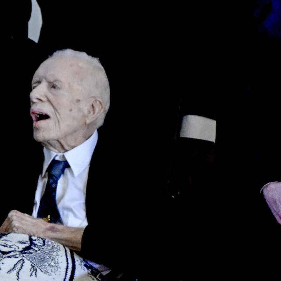 "Supe que alguien me quería": Jimmy Carter, de 99 años, encabezó el funeral  de su esposa Rosalynn | Perfil