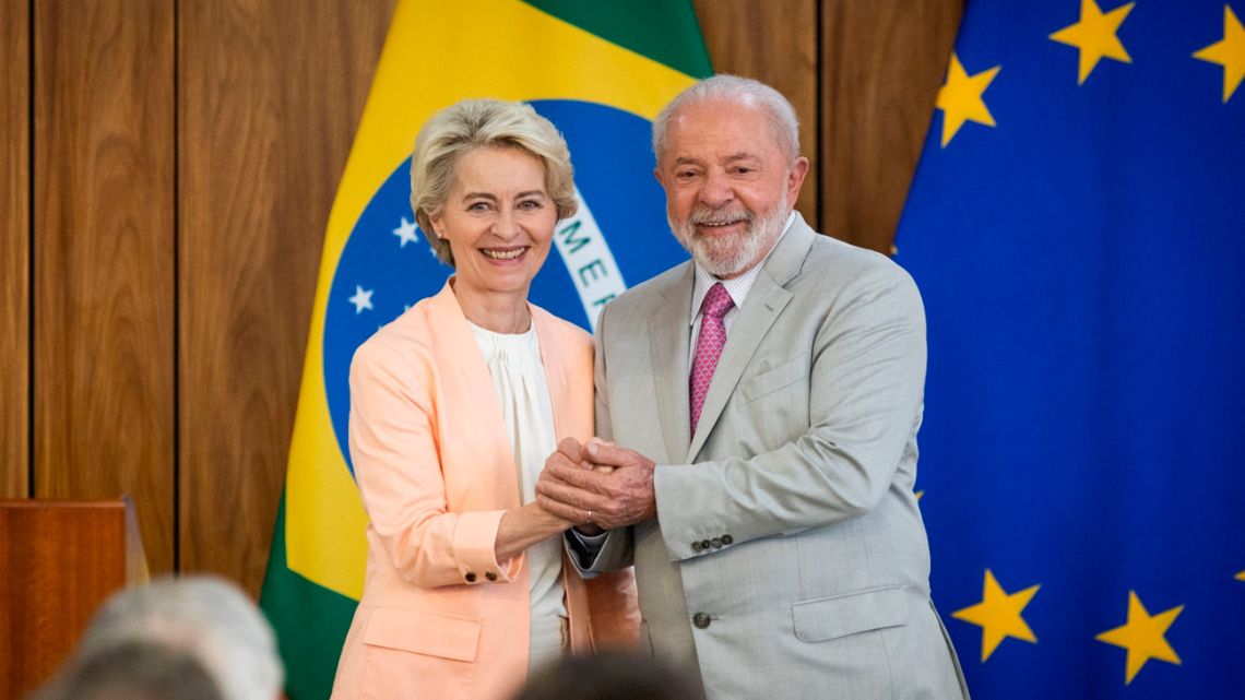 Luiz Inácio Lula da Silva, Brazil’s president, right, and Ursula von der Leyen, president of the European Commission, during a news conference at the Planalto Palace in Brasilia, Brazil, on Monday, June 12, 2023.