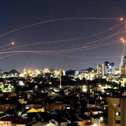 El sistema antimisiles israelí Cúpula de Hierro intercepta cohetes lanzados desde la Franja de Gaza, tras expirar una tregua temporal entre Israel y el grupo islamista palestino Hamás, visto desde Ashkelon, Israel, 1 de diciembre de 2023. Foto NA | Foto:NA