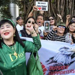 Los partidarios del ex presidente filipino Rodrigo Duterte se reúnen frente a la Fiscalía en Quezon City, Metro Manila. Foto de Earvin Perias / AFP | Foto:AFP