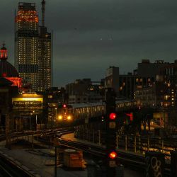 Un tren de la línea "M" llega a la estación Marcy Avenue en el distrito de Brooklyn de Nueva York. Foto de Charly TRIBALLEAU / AFP | Foto:AFP