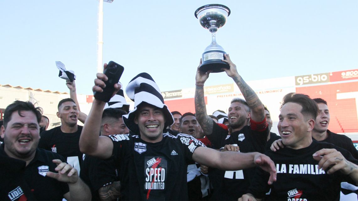 Deportivo Riestra's players celebrate their promotion to the top flight.