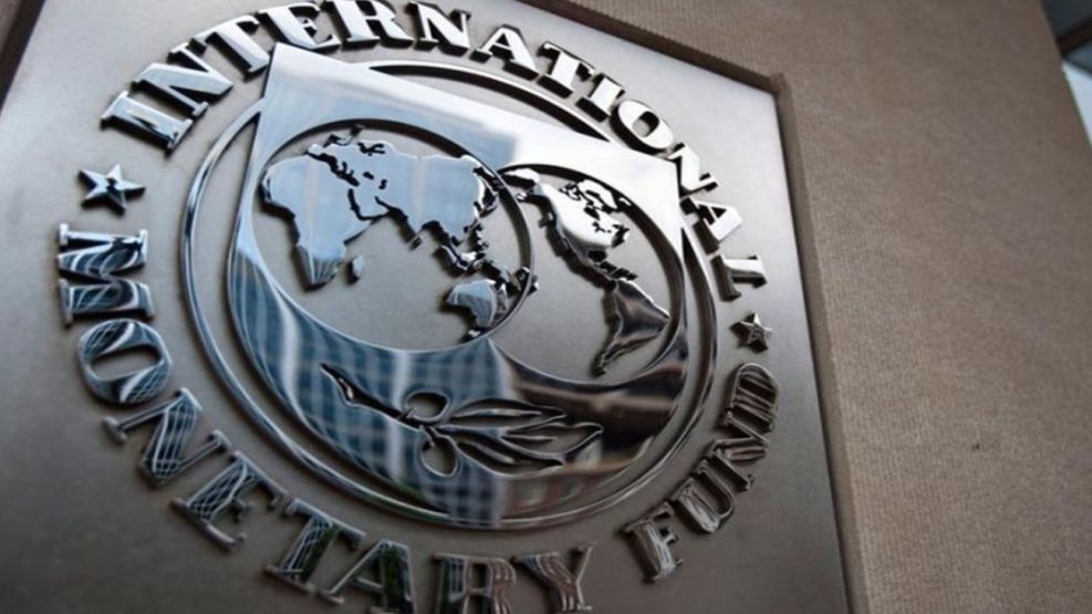 Un economista aseguró que el FMI estaría pensando en darle 3 mil millones de dólares a Javier Milei