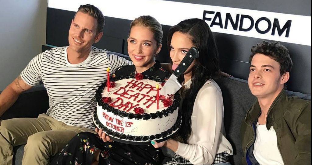 Christopher Landon con actores que trabajaron en una de sus películas.