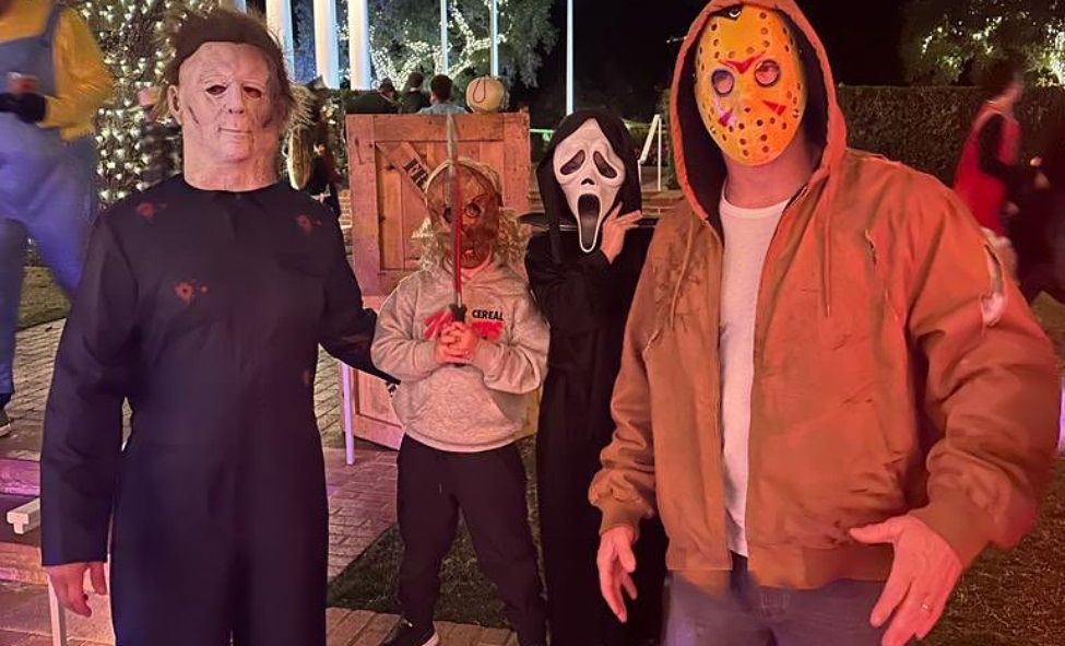 Christopher Landon, su marido Cody, y los hijos de ambos, Beau y August.