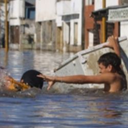 Ya hay varias familias con sus casas totalmente inundadas.