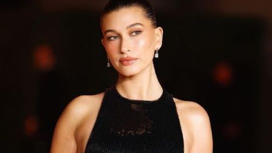 Curvy Lips, la tendencia de maquillaje de labios de la temporada que ama Hailey Bieber