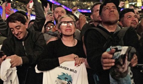 Militantes de Milei en el Movistar Arena