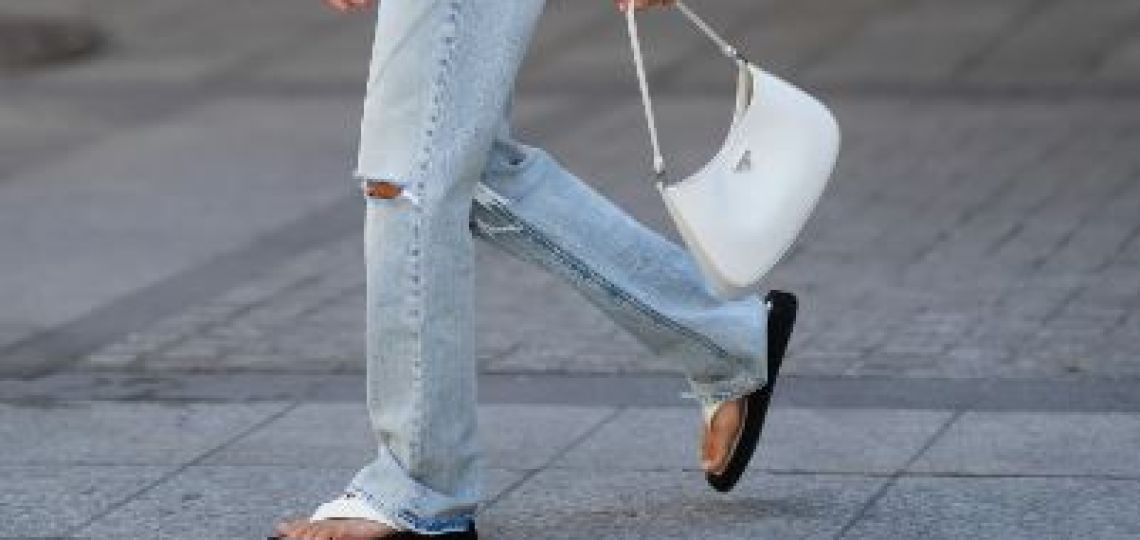 ¡Adiós a los tacos! Las ‘flip flops’ o ‘chanclas’ son el calzado del verano