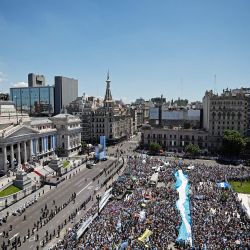 Los partidarios del presidente electo de Argentina, Javier Milei, se reúnen frente al Congreso durante la ceremonia de toma de posesión del presidente electo de Argentina, Javier Milei, en Buenos Aires. | Foto:Alejandro Pagni/AFP