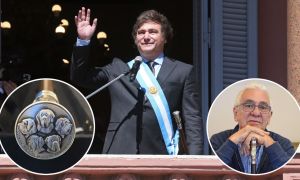 Javier Milei y su baston de mando