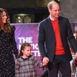 Los príncipes de Gales posaron con looks coordinados casuales para la foto familiar de Navidad 