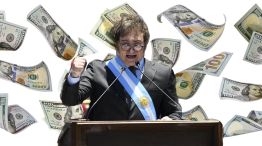 El presidente Javier Milei con dólares