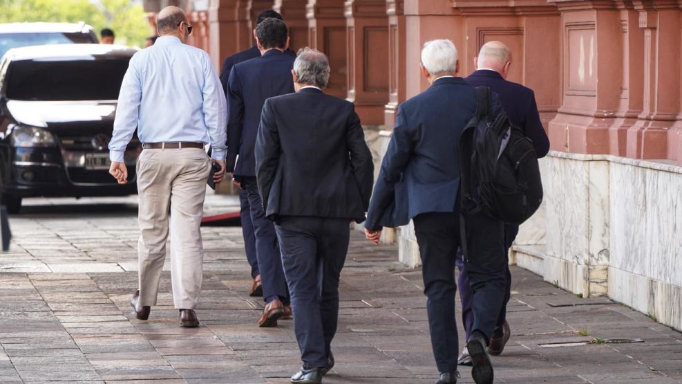 Los Ministros llegan a Casa Rosada para la reunión de Gabinete 