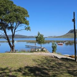 Carpas y pejerreyes fueron la atracción de los aficionados que se acercaron a estas dos lagunas bonaerenses.